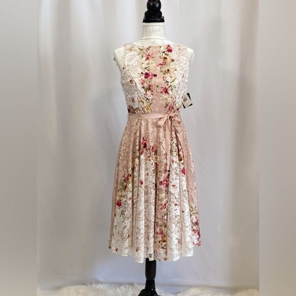 Gabby Skye Floral Lace Fit-&-Flare Dress size 6 - Picture 3 of 12